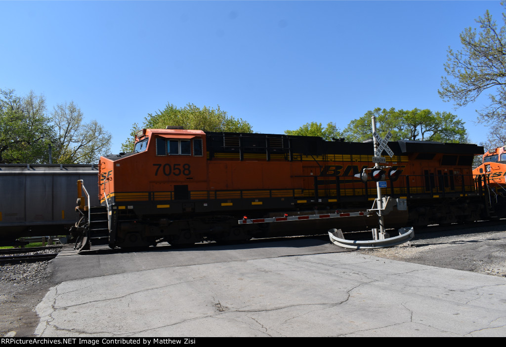 BNSF 7058